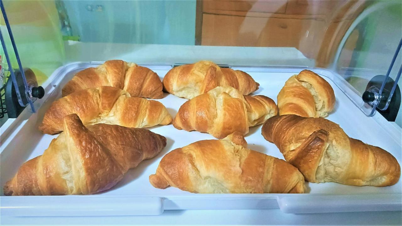 مبيت وإفطار كاستروفيلاري Il Laghetto المظهر الخارجي الصورة