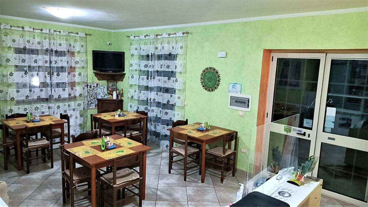 مبيت وإفطار كاستروفيلاري Il Laghetto المظهر الخارجي الصورة
