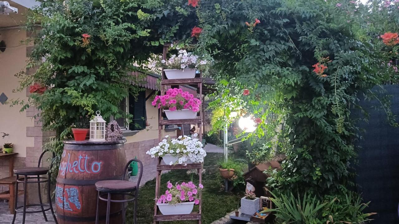 مبيت وإفطار كاستروفيلاري Il Laghetto المظهر الخارجي الصورة